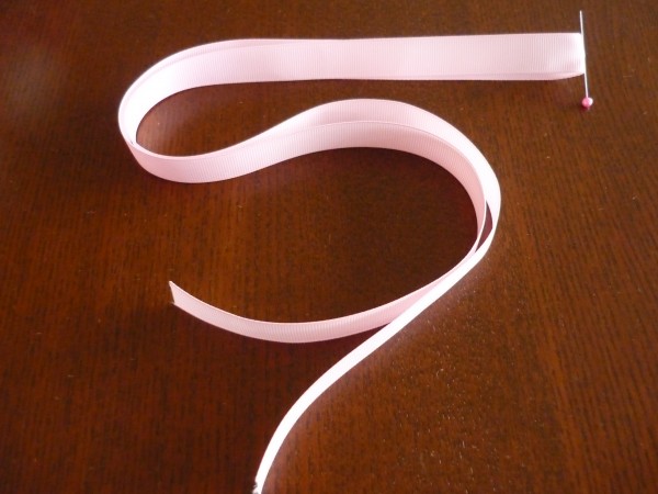 mark the halfway point on your grosgrain ribbon
