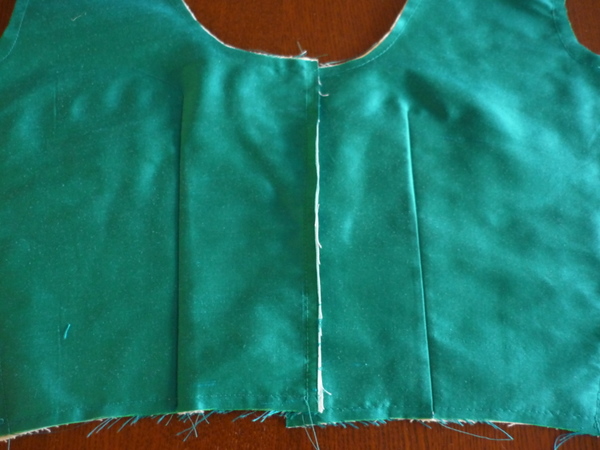 trimmed and untrimmed dart, from the right side