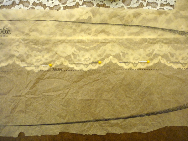 Pendrell Sew-Along #7: Bonus Post! Cutting Scalloped-Edge Lace