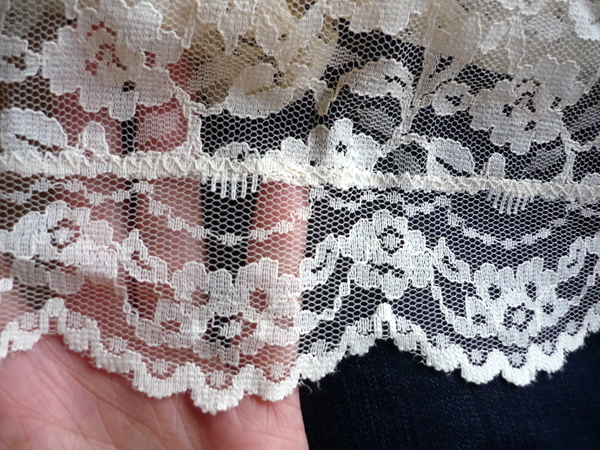 scalloped lace edging