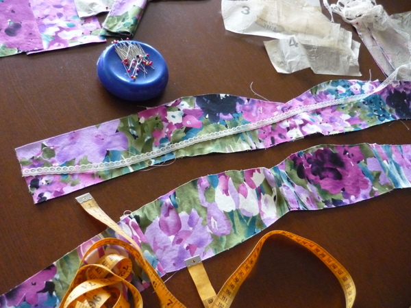 cut a length of lace the length of your seamline