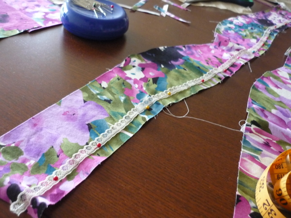 pin lace along the whole seamline