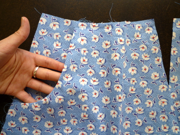 Pacific Leggings: Sewing the Back Zipper Pocket