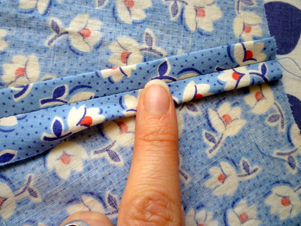 Methods to Finish Raw Edges of Fabrics Seam Allowances 