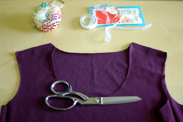 Sewing Shoulder Seams on T-shirts: How to stabilise shoulders on knit tops  