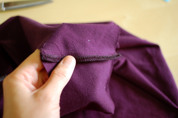 Sewing Shoulder Seams on T-shirts: How to stabilise shoulders on knit tops  