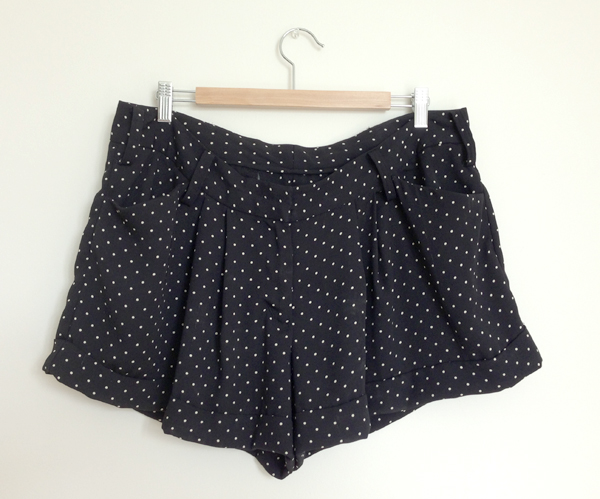 Savanna Pleated shorts  MilaOnni sewing patterns