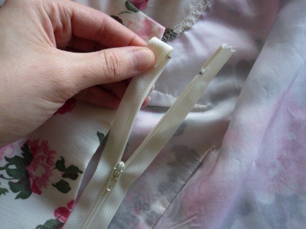 A Hand-Picked Zipper: Progress on the Picnic Dress | Sewaholic