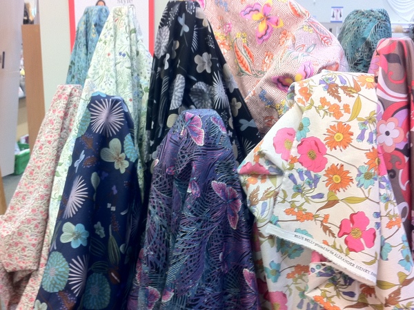 Crescent Sew-Along #1: Choosing Your Fabric | Sewaholic